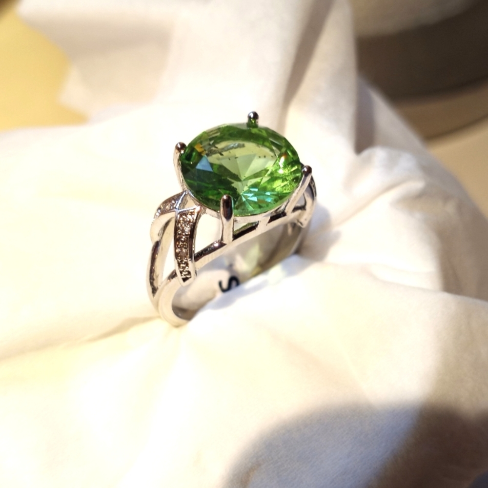 Green Amethyst round center stone ring in silver - Picture 8 of 8